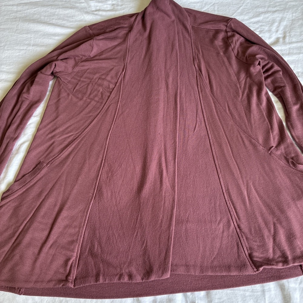 Athleta Pranayama Restore Wrap Cardigan‎ Thumbholes Pockets Victorian Berry M - Picture 8 of 11